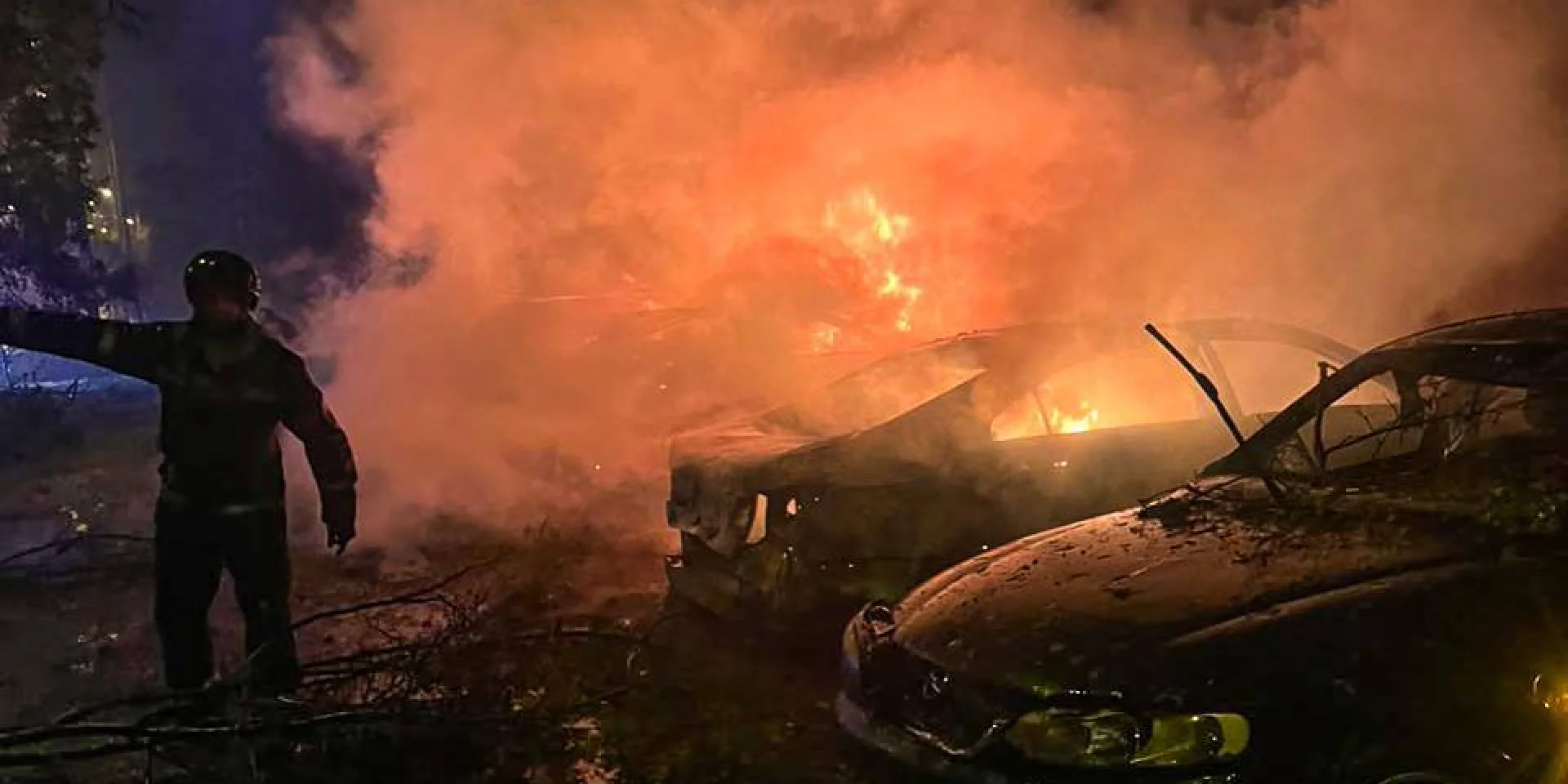 Наслідки ракетного удару по Києву, руйнування та пожежі