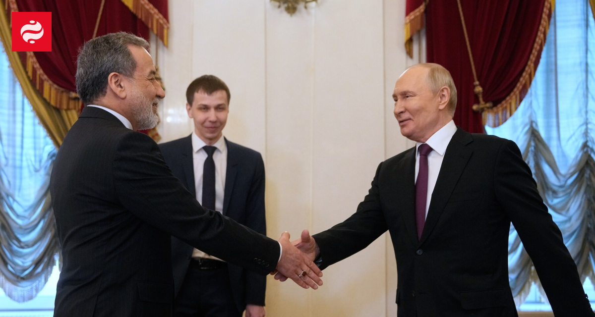 Російські та іранські військові фахівці, що працюють над ракетою
