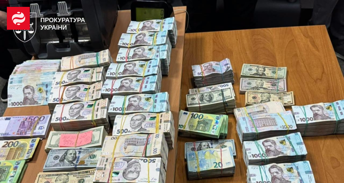 Правоохоронні органи проводять обшуки в рамках викриття конвертаційного центру