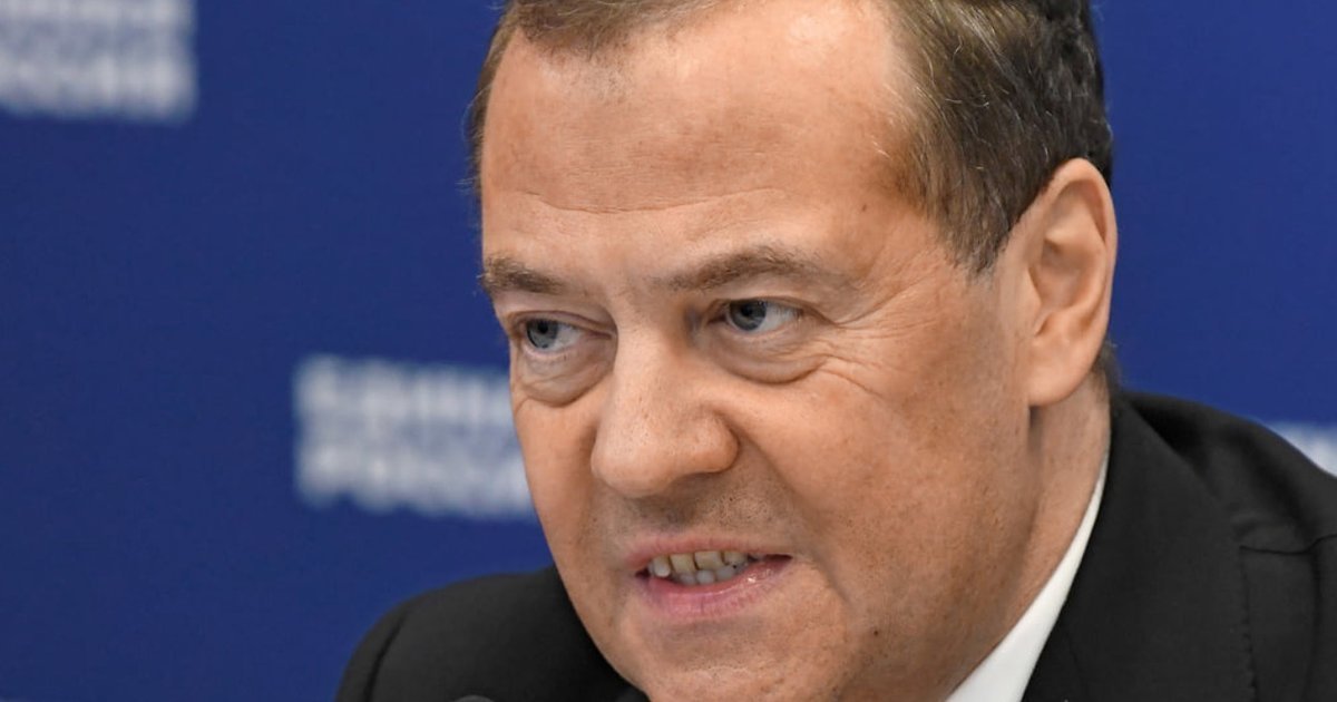 Дмитро Медведєв озвучує вимоги Росії щодо припинення бойових дій