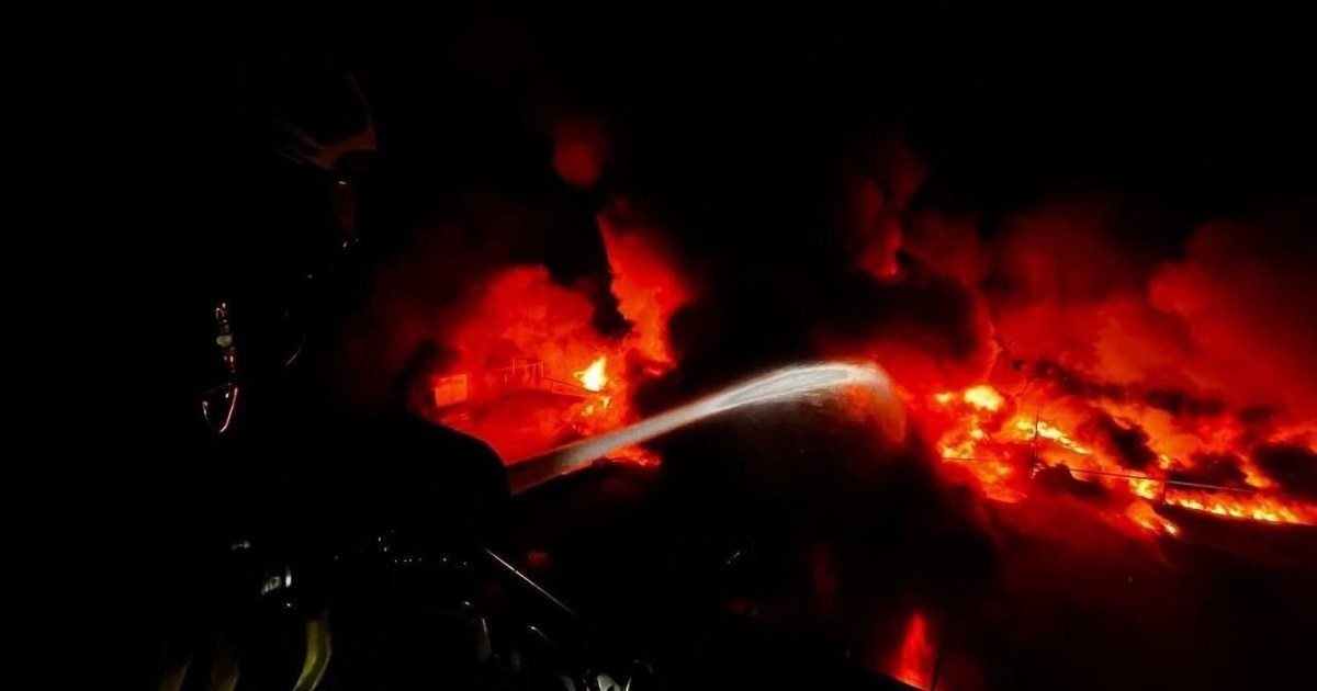 Наслідки російської повітряної атаки на Україну, влучання та падіння уламків
