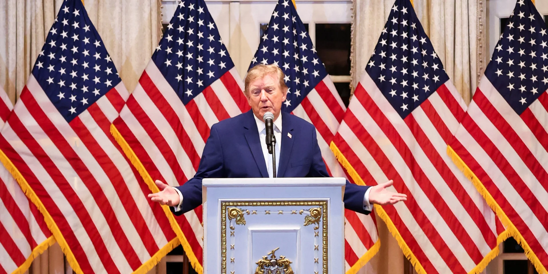 Дональд Трамп призупиняє санкції проти імпортерів російських енергоносіїв.