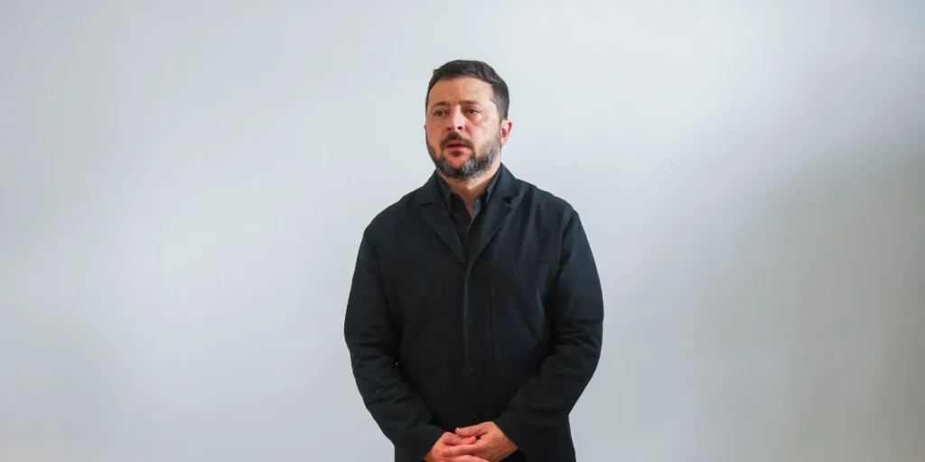 Президент України проводить нараду щодо управлінських рішень.