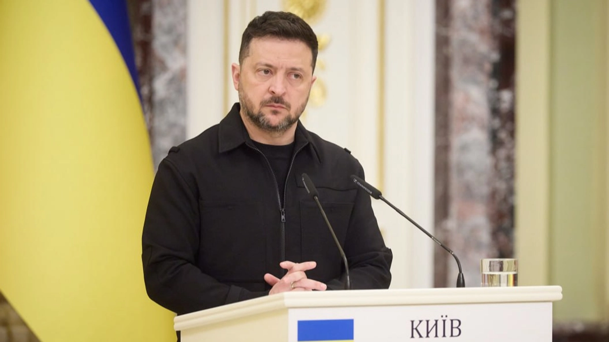 Президент України Володимир Зеленський на тлі дипломатичних подій.