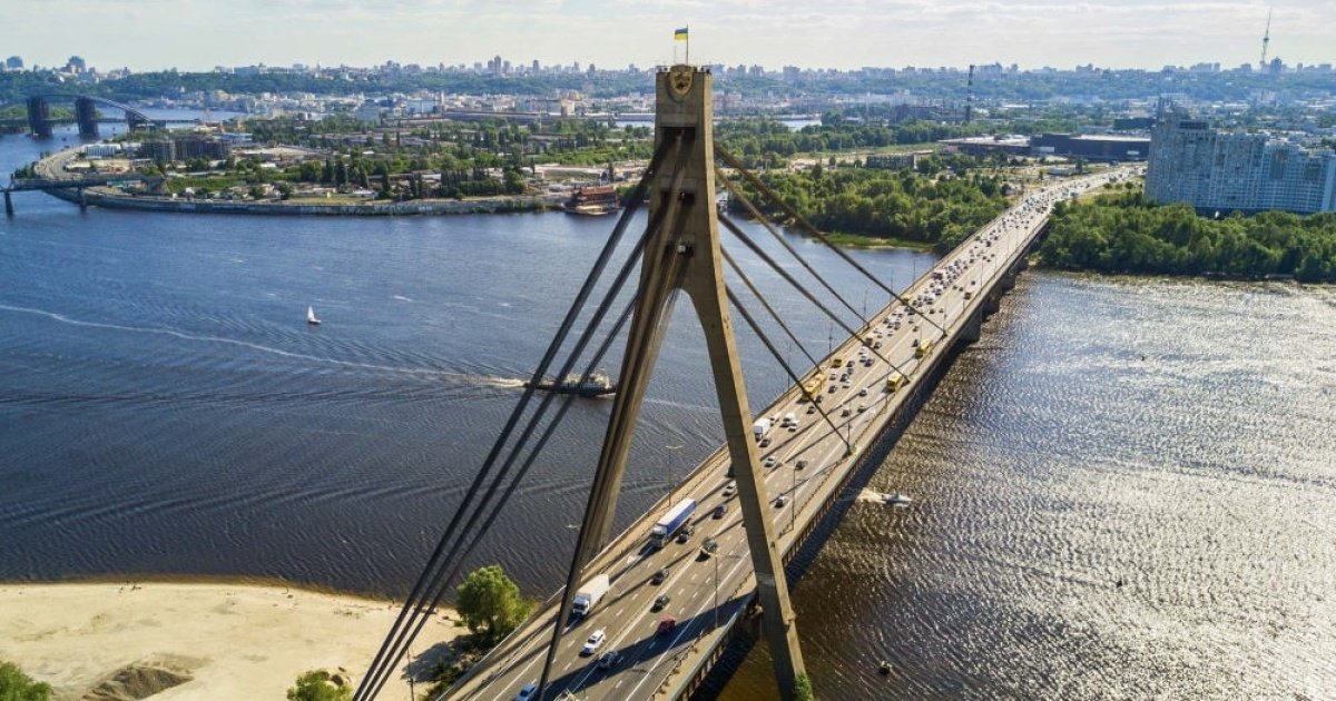 Київський міст під час обмеження руху транспорту