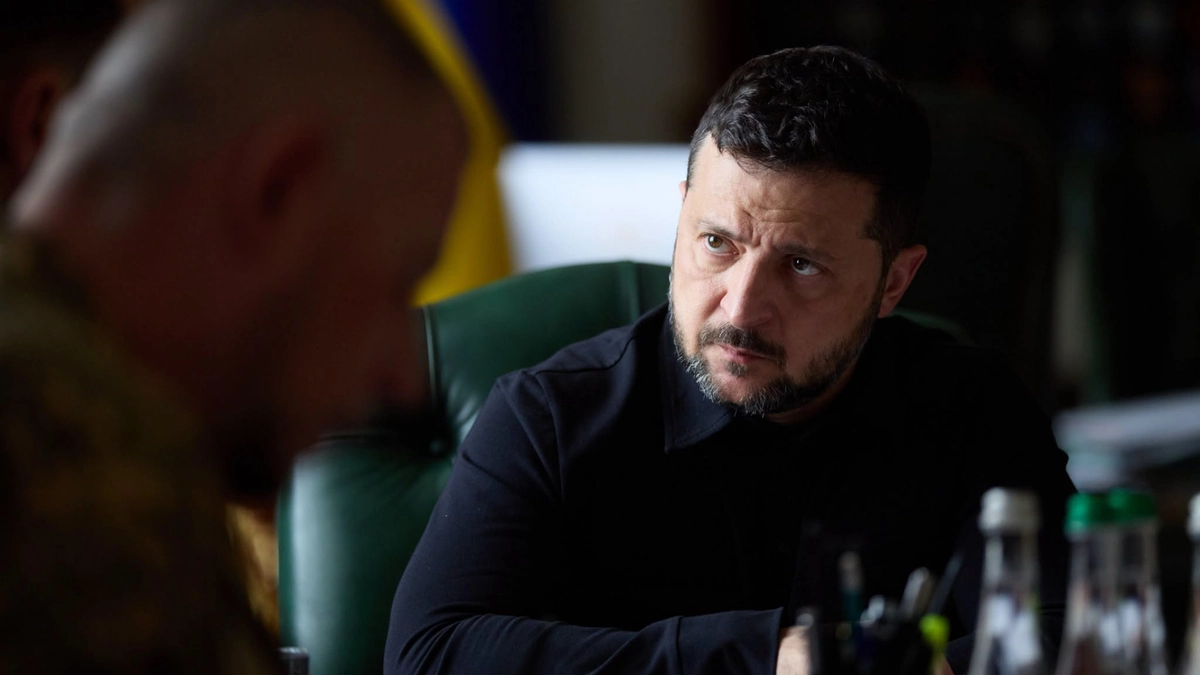 Президент України підписує документ