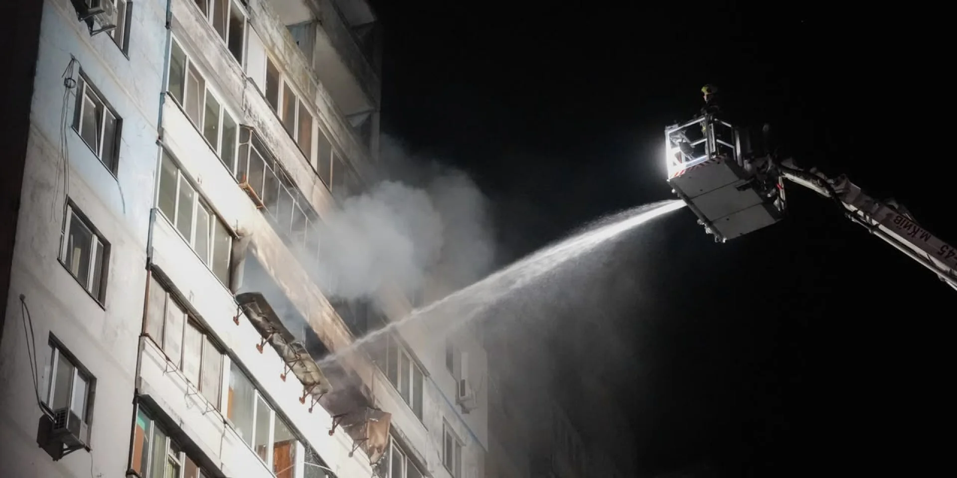 Наслідки удару БПЛА по житловому будинку в Києві