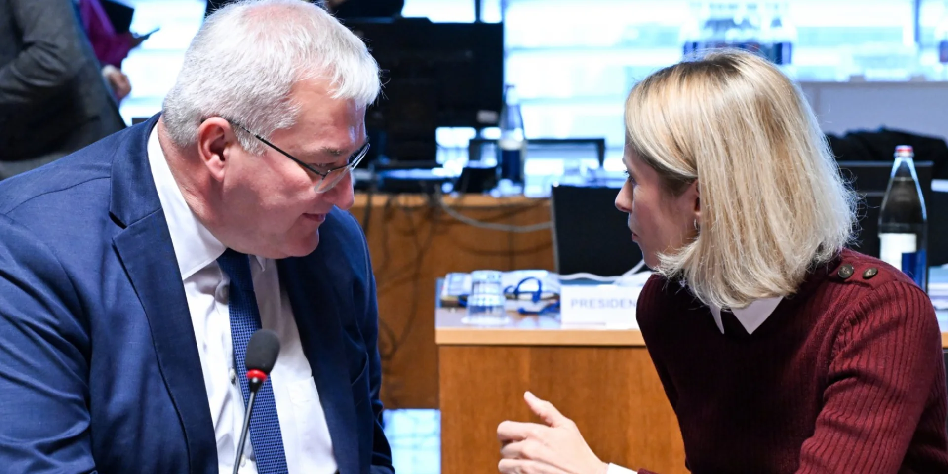 Міністр закордонних справ України Андрій Сибіга обговорює питання з ЄС.