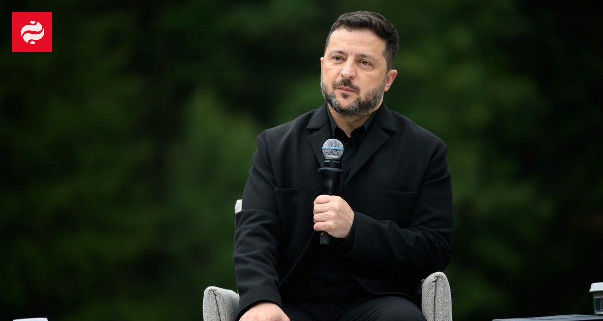 Президент Володимир Зеленський на брифінгу